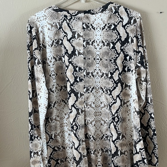 Green Envelope 1X Snakeskin Tunic very soft to touch - Picture 3 of 13